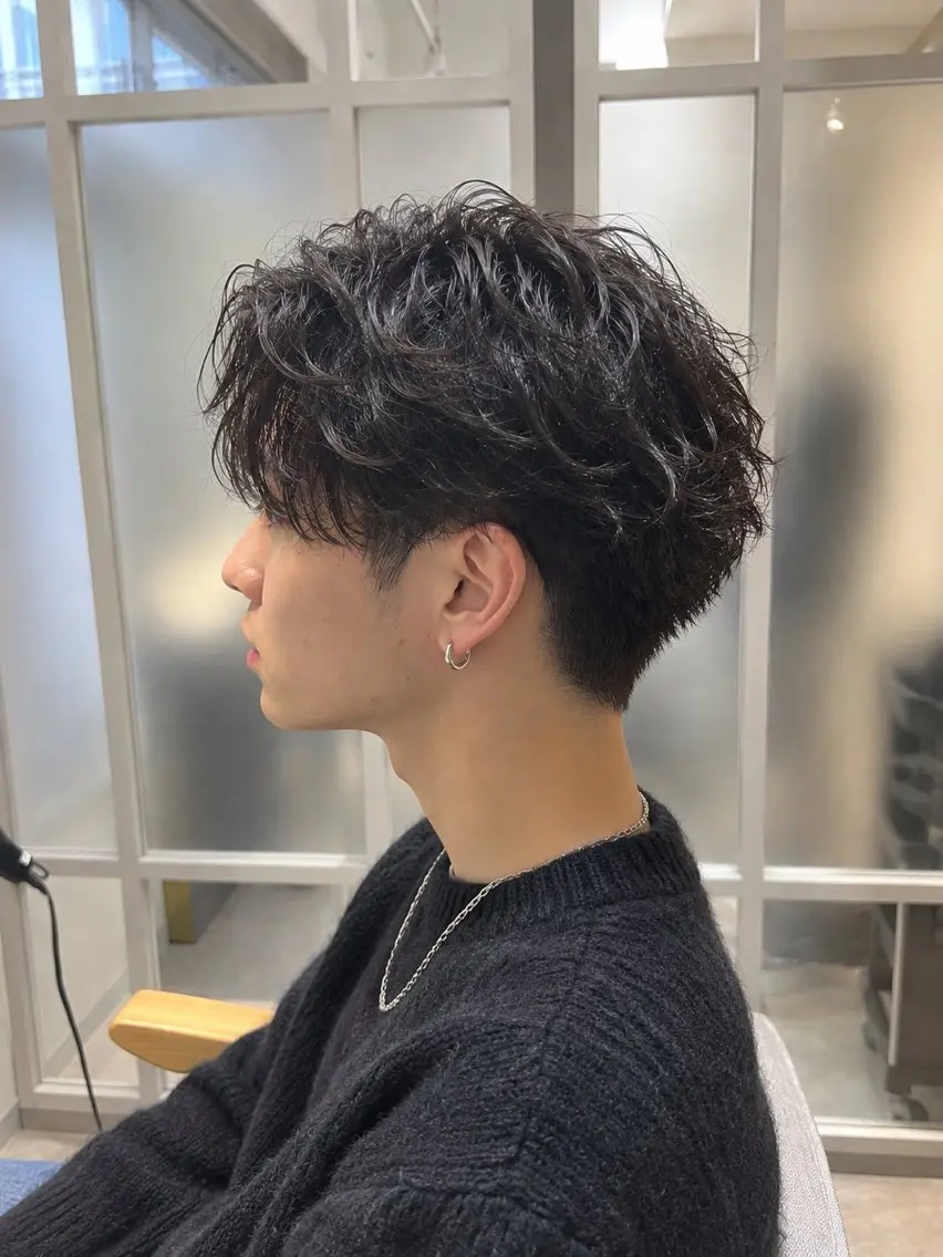 パーマ メンズ センターパート マッシュ メンズパーマ メンズショート ツイストスパイラルパーマ カット パーマ ⭕️メンズパーマ⭕️ 山口 裕太郎のヘアスタイル