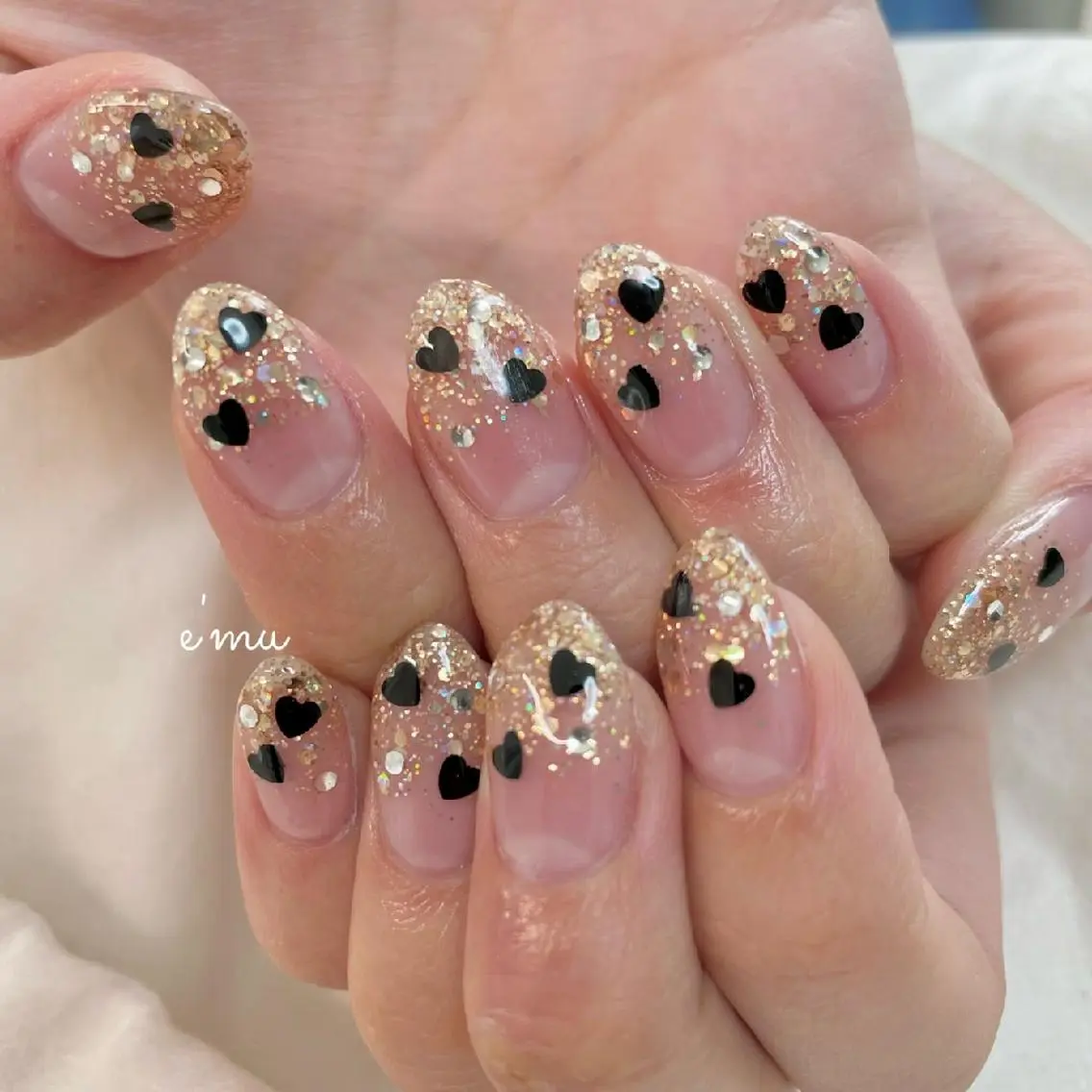 ネイル ハート キラキラネイル ラメ(グリッター) ラメグラデーション バレンタイン ハンドネイル nail salon e'mu💐のネイルデザイン
