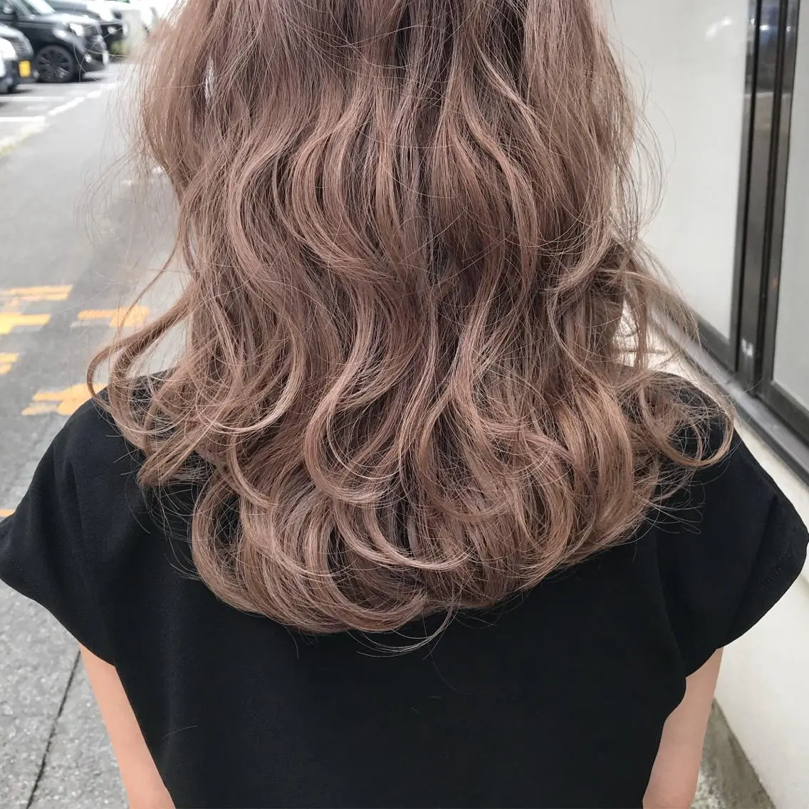 セミロング カラー ヘアアレンジ 切りっぱなしボブ バレイヤージュ ブリーチ グラデーションカラー ハイライトカラー Mariana/ 鶴原-ハイライトのヘアスタイル