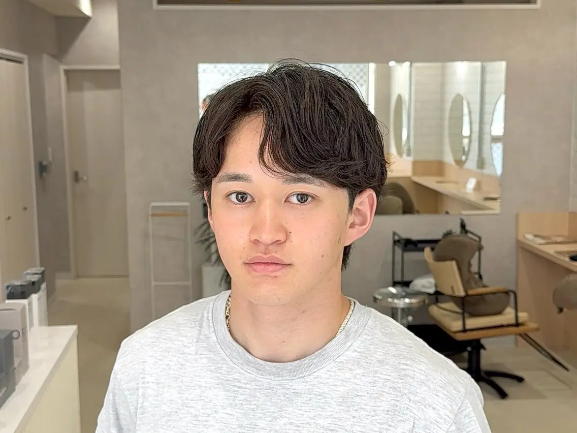 ショート パーマ メンズ センターパート メンズパーマ 似合わせカット ニュアンスパーマ 【東北メンズヘア1 位受賞🥇】本間祐太のヘアスタイル