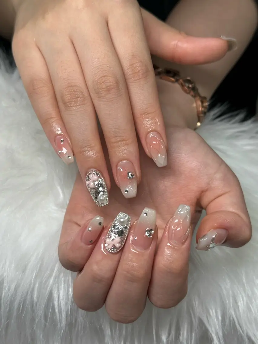 ネイル オーロラネイル フレンチネイル ジェルネイル ハロウィン キラキラネイル ハンドネイル H.baby Nail Salonのネイルデザイン