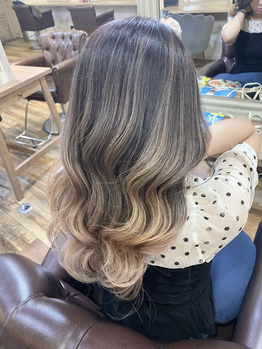 ロング カラー ヘアカラー トリートメント 服部 樹季のヘアスタイル