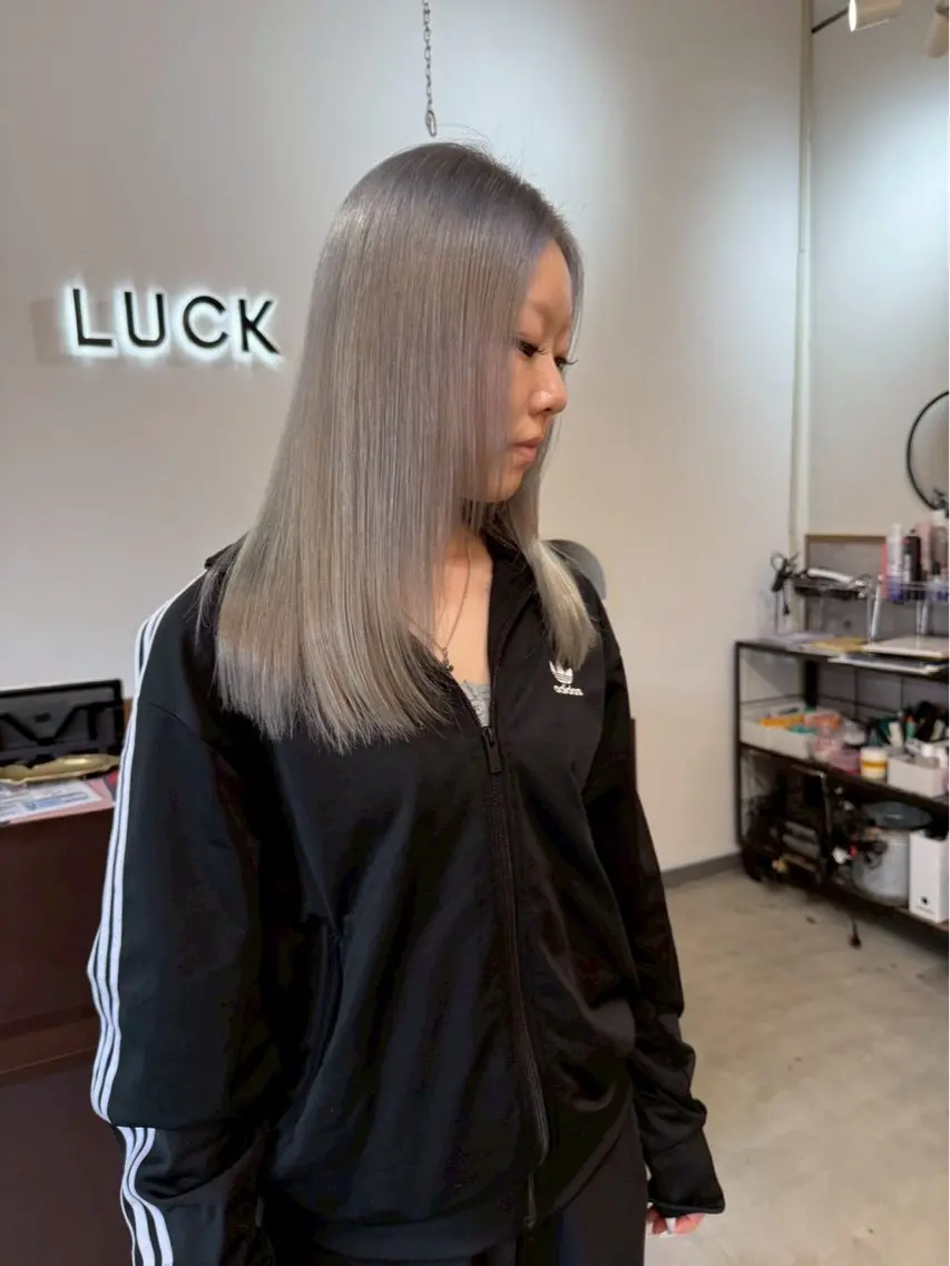 セミロング カラー LUCK ユナのヘアスタイル