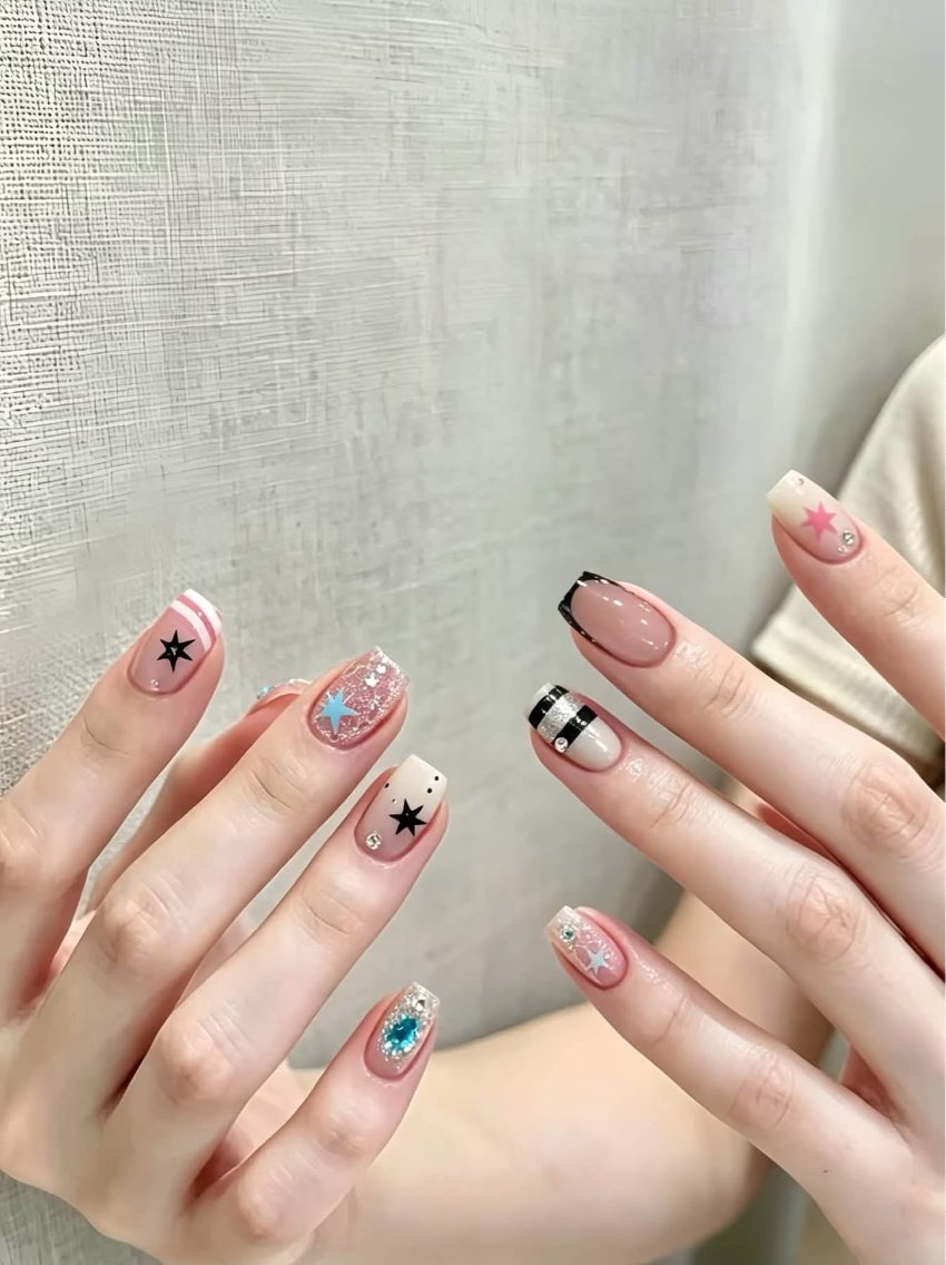 ネイル オーロラネイル 氷ネイル・うるうるネイル 韓国ネイル 水色 夏ネイル ハンドネイル FUKU♡Mii (キラキメネイル)のネイルデザイン