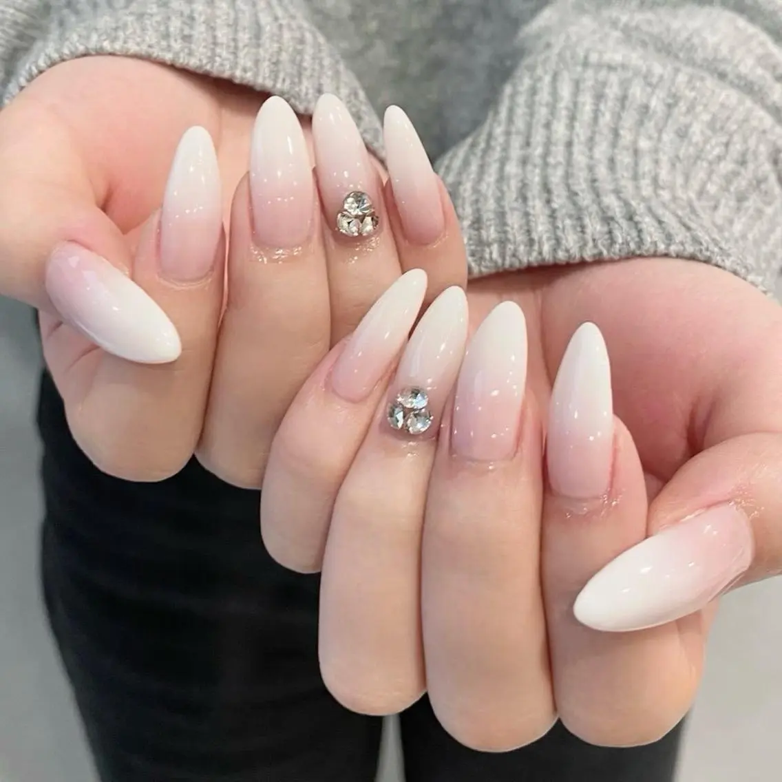 ［チップ長さだし]🎀カラーグラデーション/ベービープーマネイルジェルオフ込み(ベース色付き)（長さ出しオフ有料）の写真