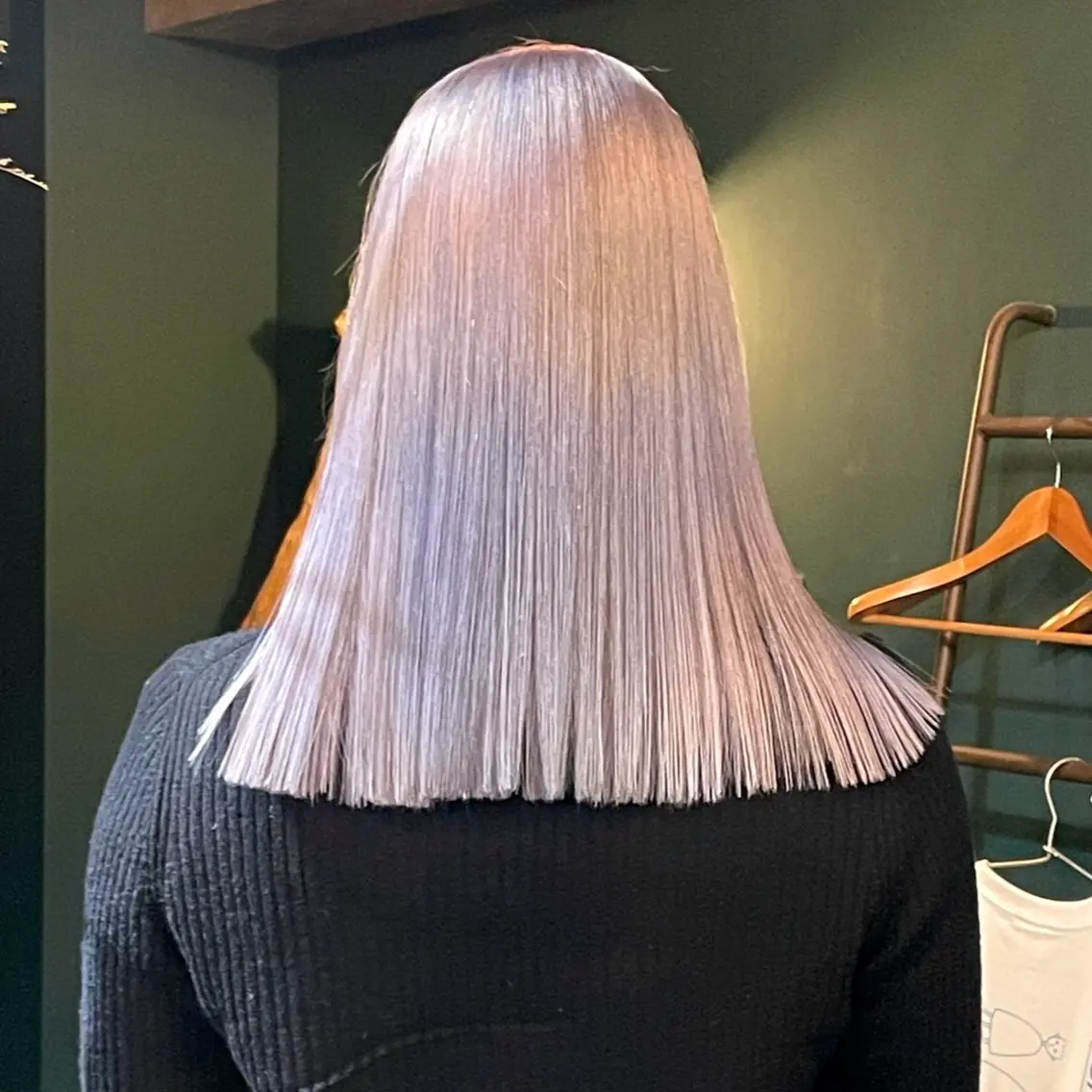 セミロング パープルカラー vivre libreのヘアスタイル