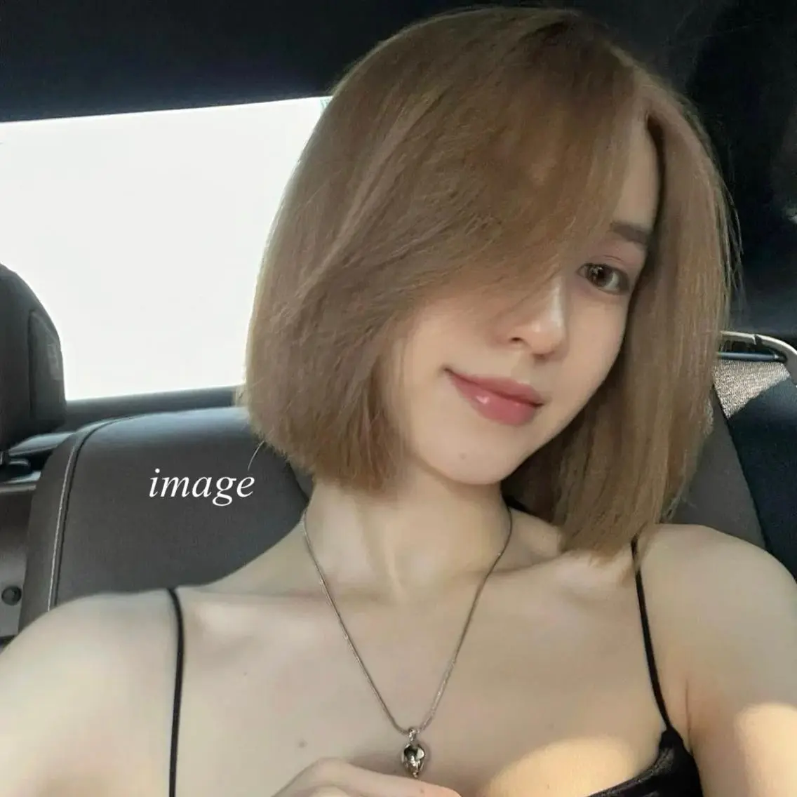 ミディアム 韓国ヘア レイヤーカットのヘアスタイル