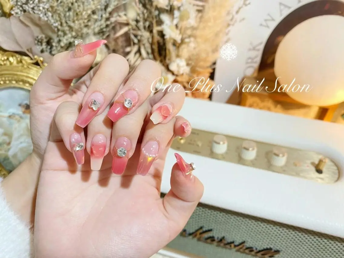 ロング One Plus Nail Salonのネイルデザイン