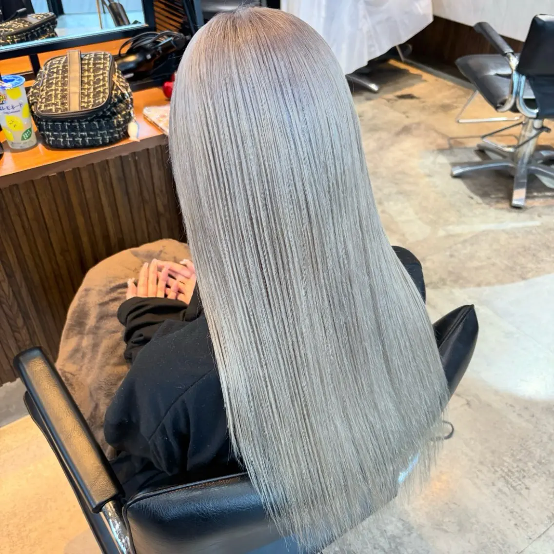 ロング カラー ブリーチ シルバー ヘアカラー トリートメント ヘアセット 渋谷🤍ハイトーン 🤍ボブ🤍FUMUのヘアスタイル