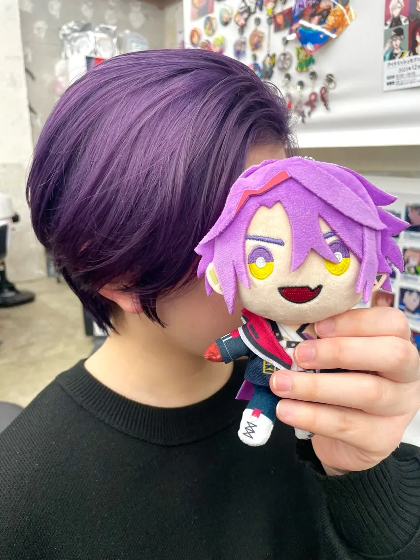 ミディアム カラー パープルカラー バイオレットカラー ヘアカラー トリートメント インナーカラー 推し ブリーチ 髪質改善のヘアスタイル