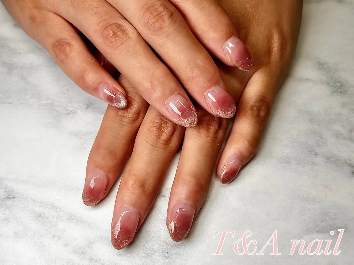 ミディアム ネイル チークネイル 長さ出し ジェルネイル マグネットネイル ニュアンスネイル T&A nailのネイルデザイン