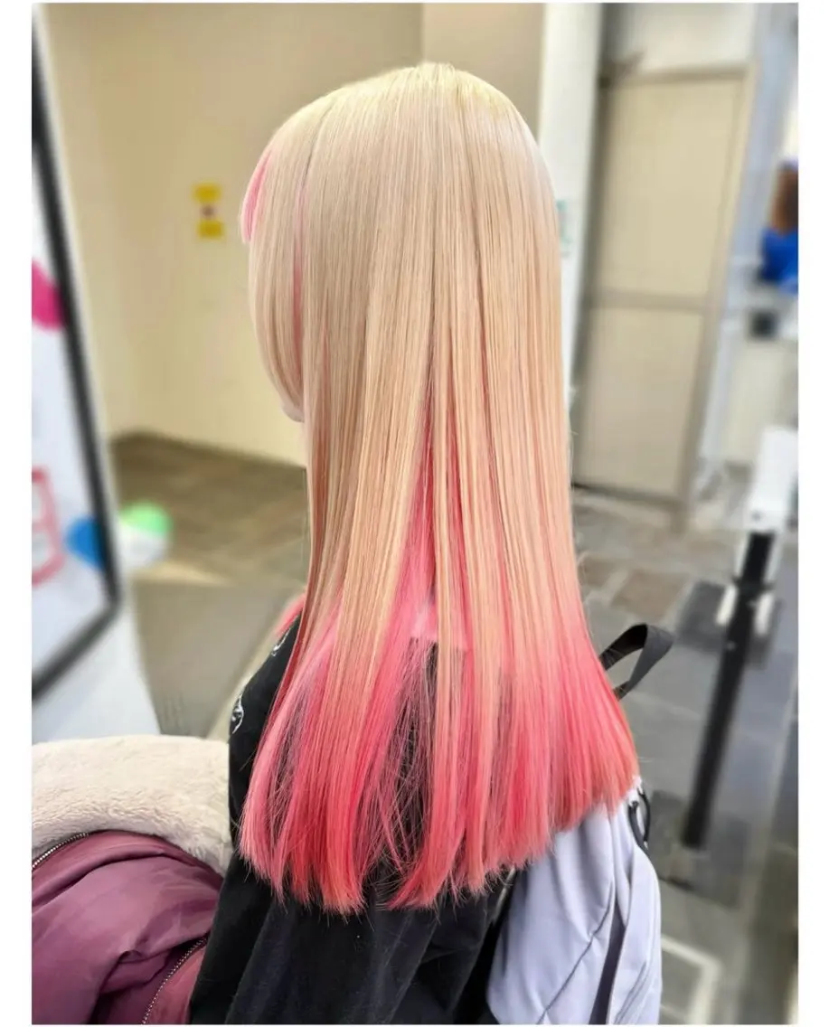 セミロング カラー ブロンド ピンクカラー ヘアカラー TSUNO🦖 派手髪/オタク美容師のヘアスタイル