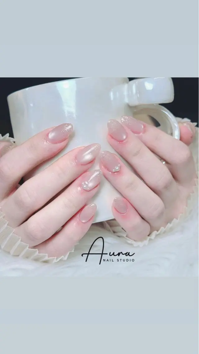 ネイル ジェルネイル 韓国ネイル ラメ(グリッター) マグネットネイル オフィスネイル ハンドネイル Aura Nail Studioのネイルデザイン