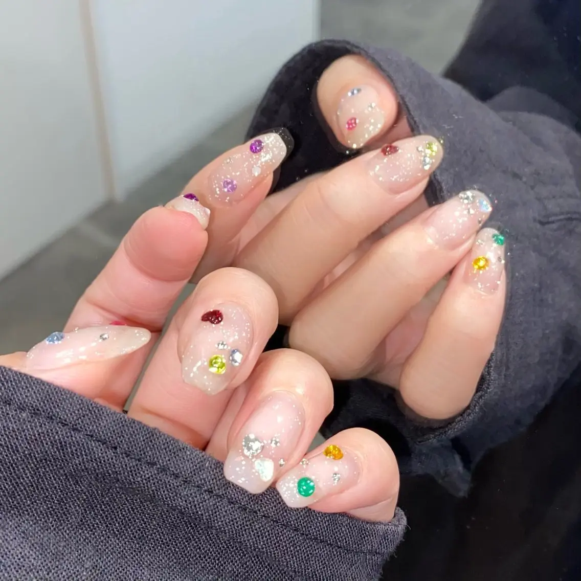 ネイル キラキラネイル ストーンネイル SAKINO 💐beautyのネイルデザイン