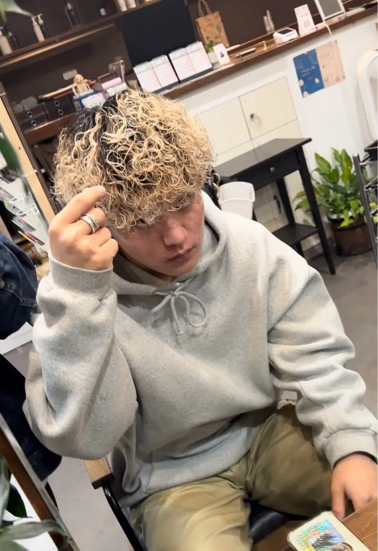 カラー パーマ メンズ メンズブリーチ メンズパーマ 波巻きパーマ ブリーチ 年間2000名担当◎ パーマ職人/仲原佑樹のヘアスタイル