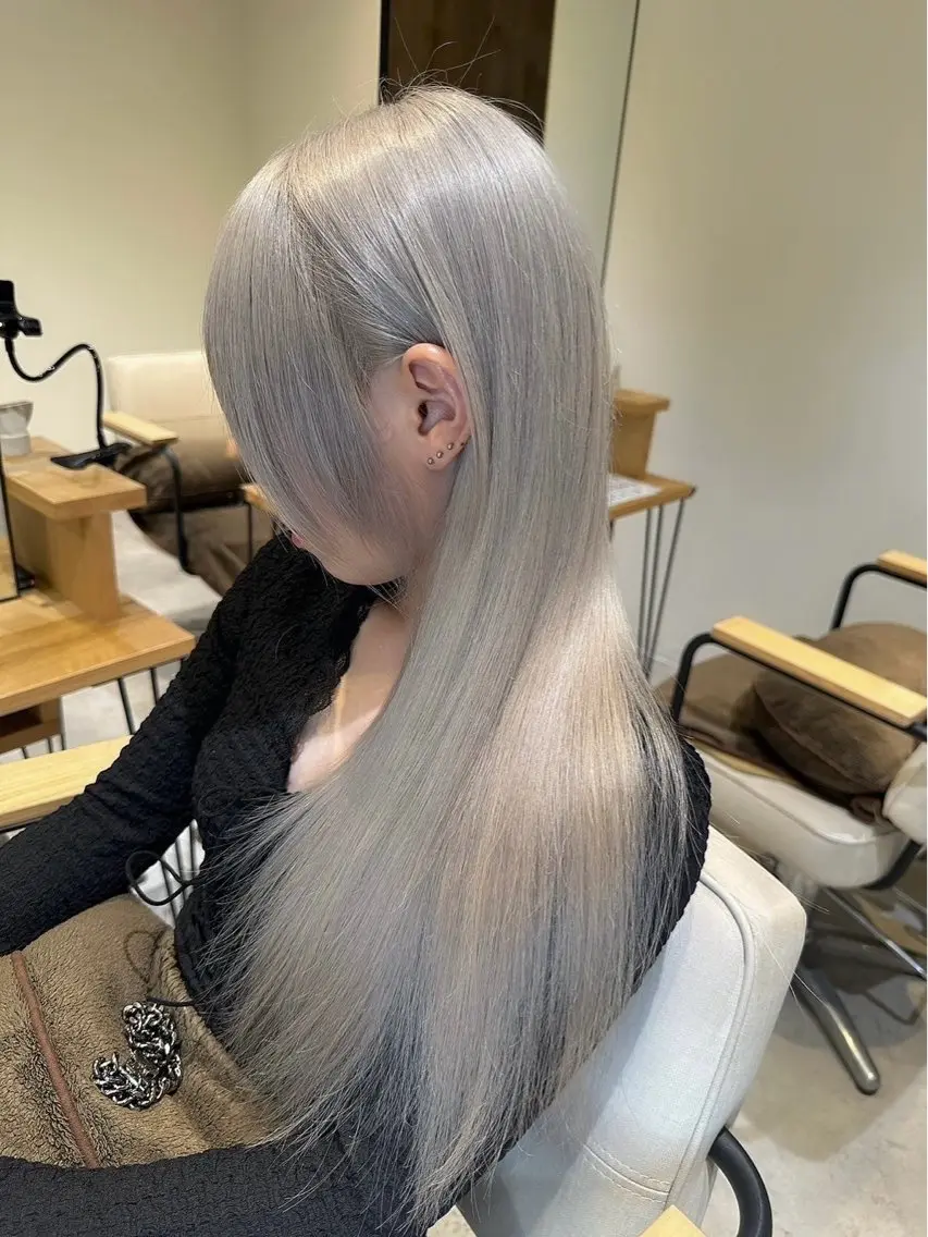ロング カラー ベージュカラー ブリーチ ケアブリーチ ダブルカラー ハイトーンカラー カット ヘアカラー 肌に馴染むハイトーン /ミルクティーカラーのヘアスタイル