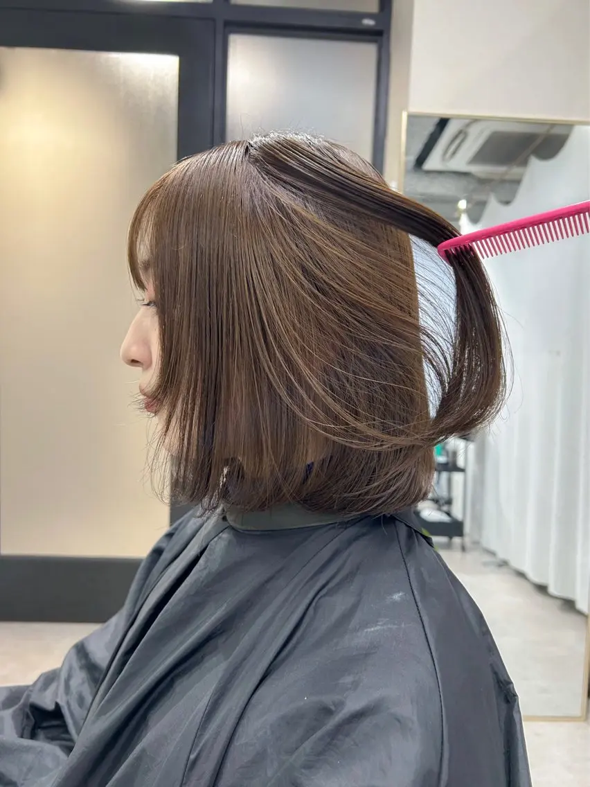 ミディアム カラー ベージュカラー AKO .のヘアスタイル