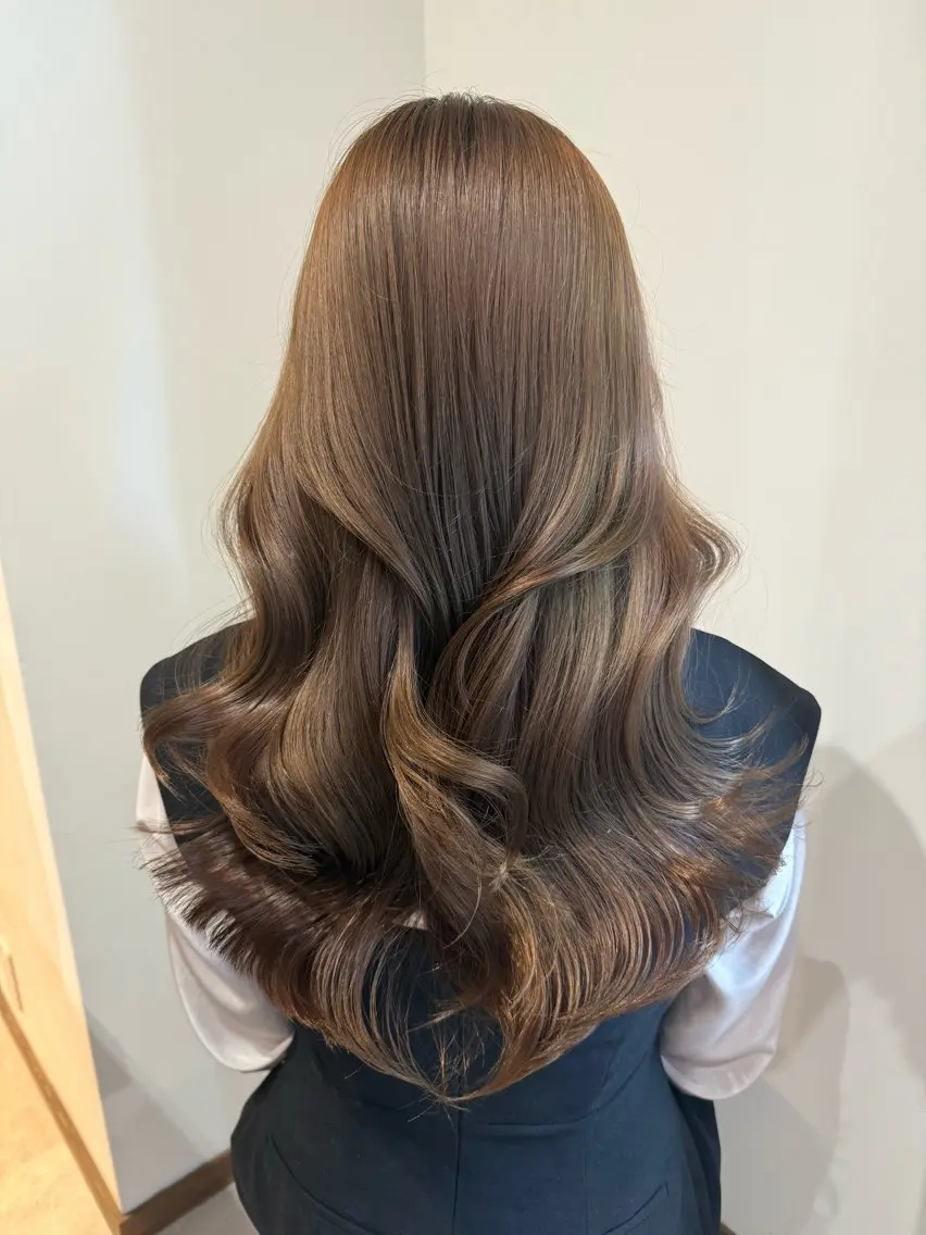 セミロング ヘアカラー トリートメント ハイトーン/透明感 カラー🍒SHIONのヘアスタイル