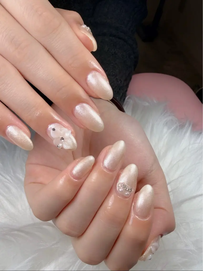 ネイル チークネイル フレンチネイル グラデーション キラキラネイル 韓国ネイル ハンドネイル HIKARIHANA NAILのネイルデザイン