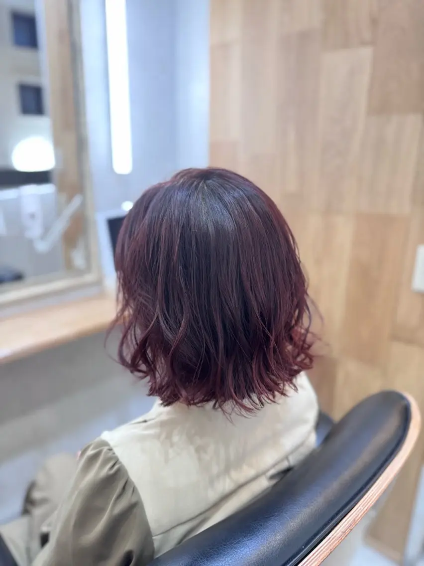 ミディアム カラー ボルドーカラー ルビー 外ハネヘア 多賀 順平のヘアスタイル
