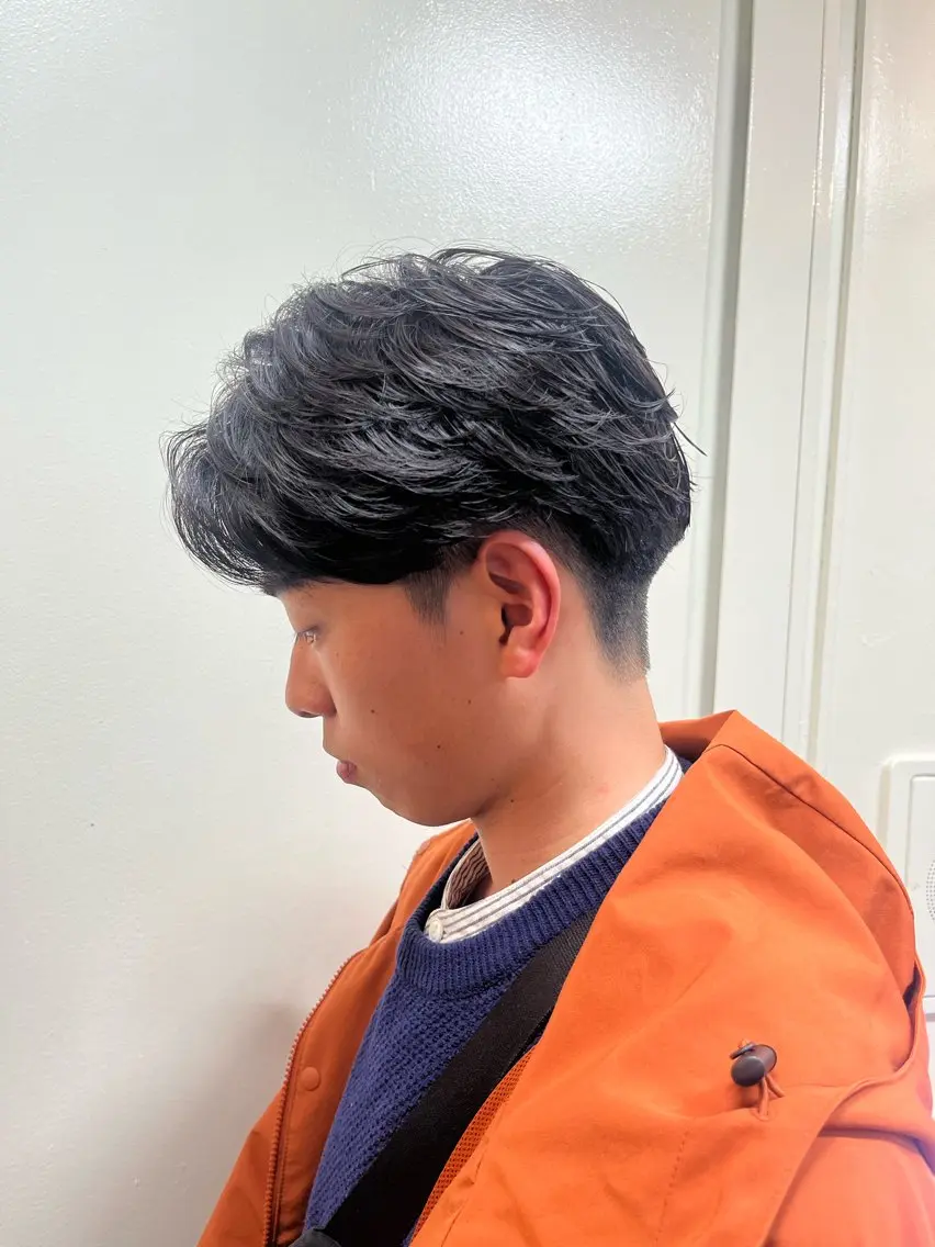 ショート パーマ メンズ メンズパーマ ショートヘア カット パーマ 韓国メンズヘア/ 毛流れヘア　須田龍世のヘアスタイル