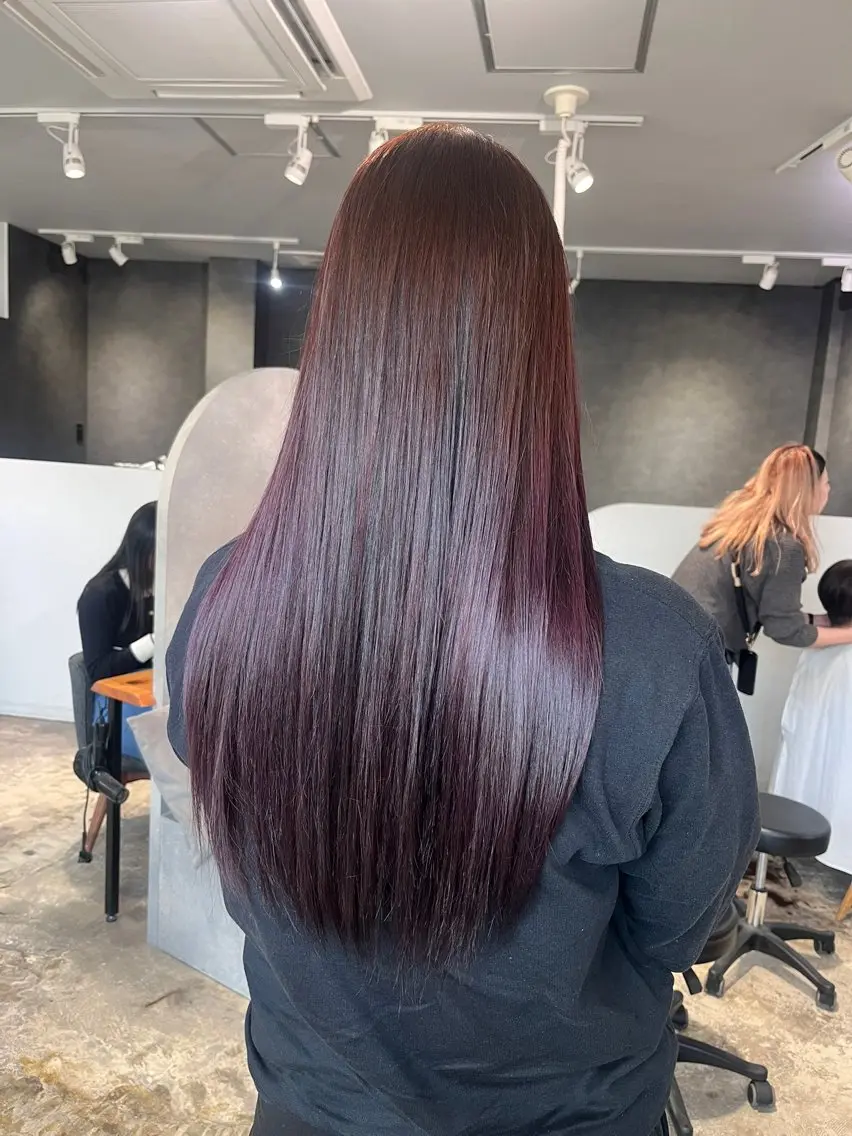 ロング カラー バイオレットカラー カット ヘアカラー トリートメント 友 美海のヘアスタイル