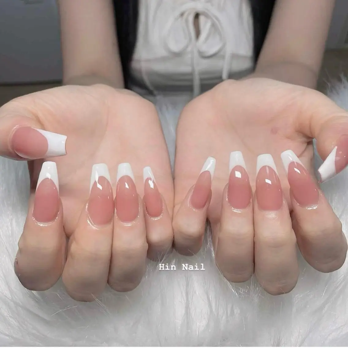 ネイル チークネイル ドット フットネイル フレンチネイル グラデーション ハンドネイル HIN NAILのネイルデザイン