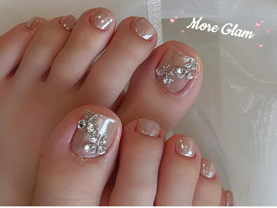 ネイル 長さ出し フットネイル フレンチネイル ジェルネイル ガラスフレンチ MoreGlam Nailsのネイルデザイン