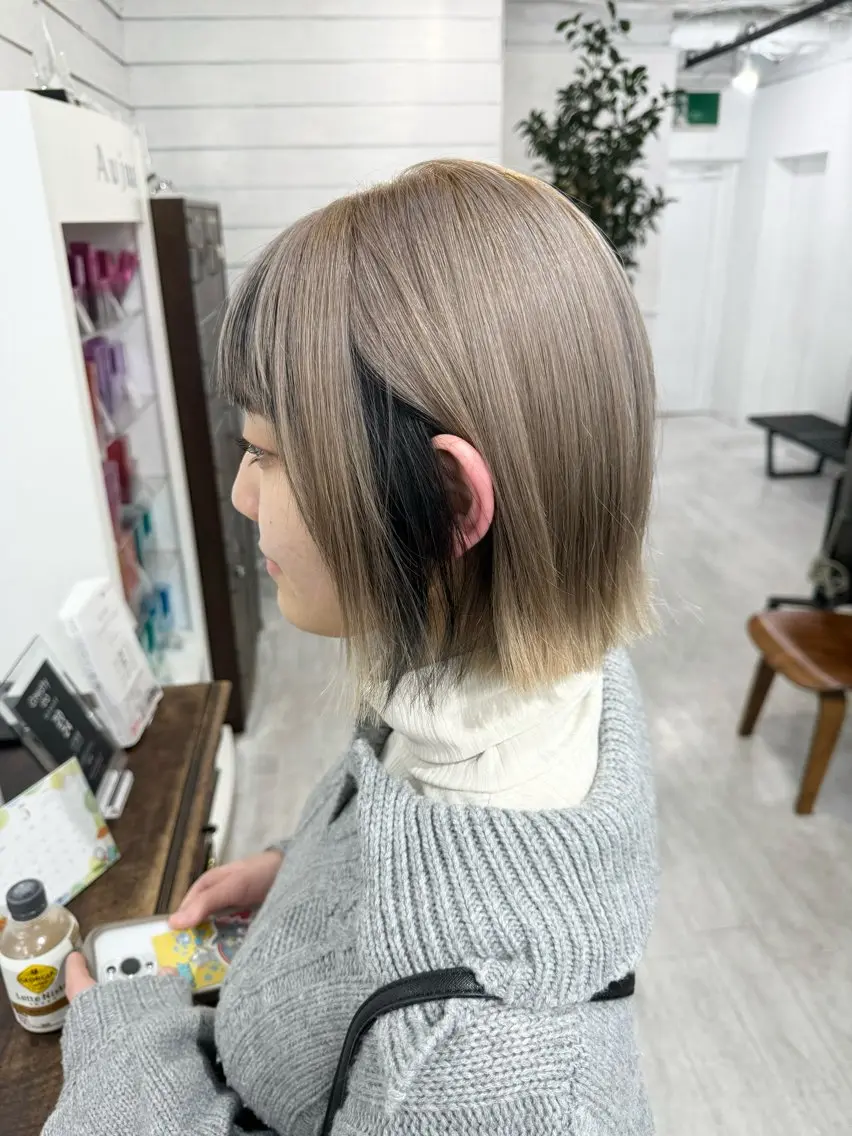 ショート カラー バレイヤージュ ミストバング ベージュカラー ブリーチ 抜きっぱなしブロンド 札幌ブリーチカラー/ ダブルカラー/ドイのヘアスタイル