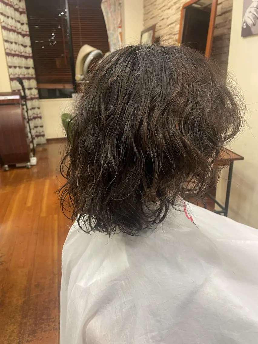 ミディアム カラー パーマ ミディアムパーマ 黒髪 ナチュラルブラック 浅岡 昭汰のヘアスタイル