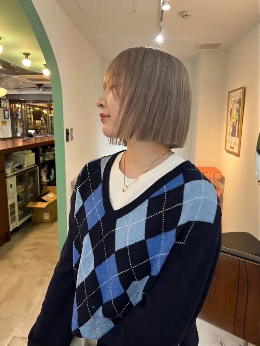 ミディアム カラー グレージュ ハイトーンカラー ミルクティーグレージュ ボブ Yakuwa Rikoのヘアスタイル
