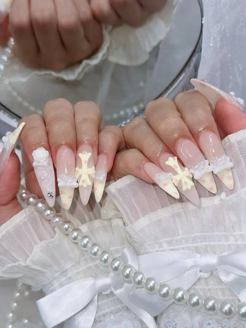ネイル フレンチネイル ガーリー ガラスフレンチ 氷ネイル・うるうるネイル キラキラネイル ハンドネイル JOSIE nail studioのネイルデザイン