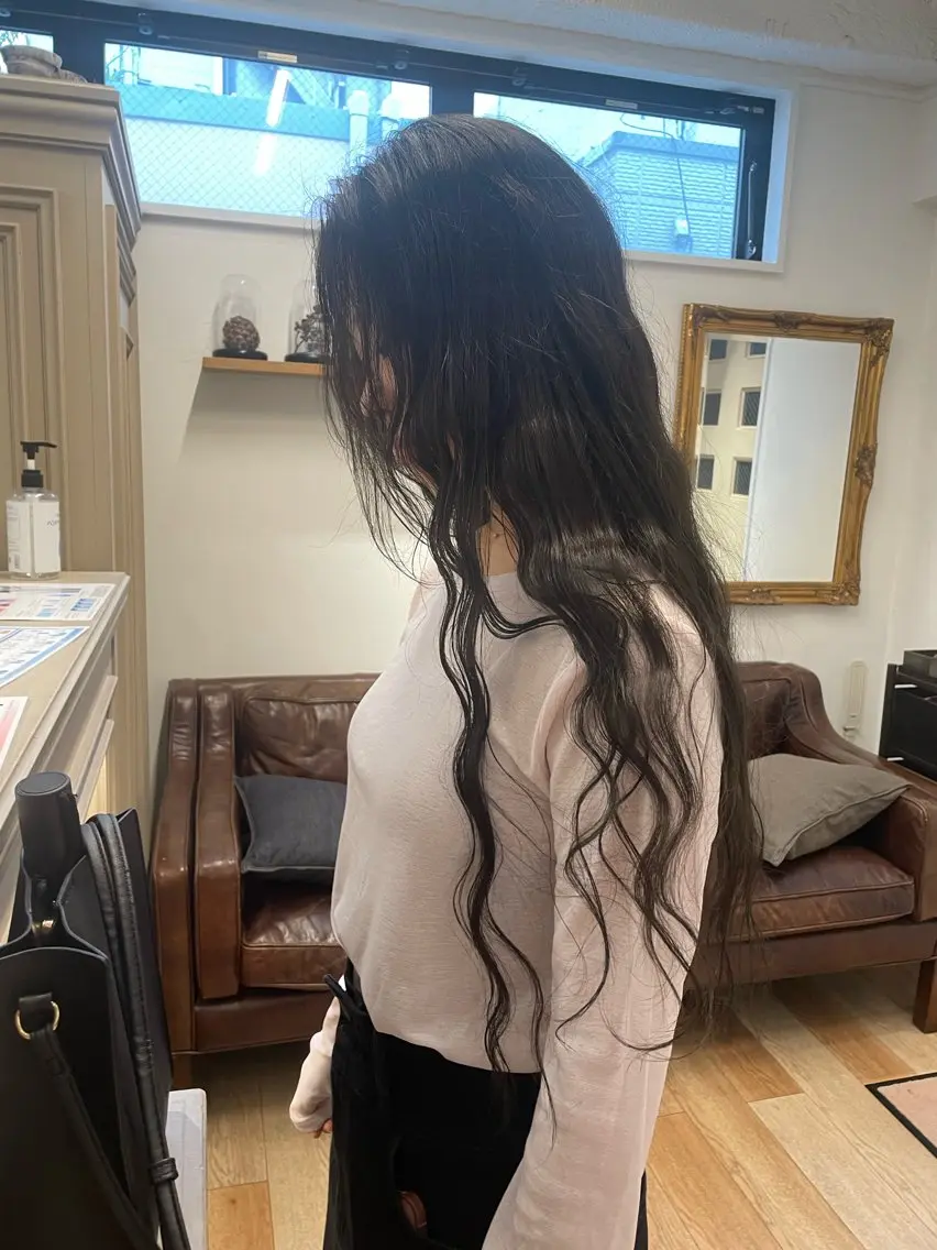 ロング カラー ミルクティー× グレージュMOMOのヘアスタイル