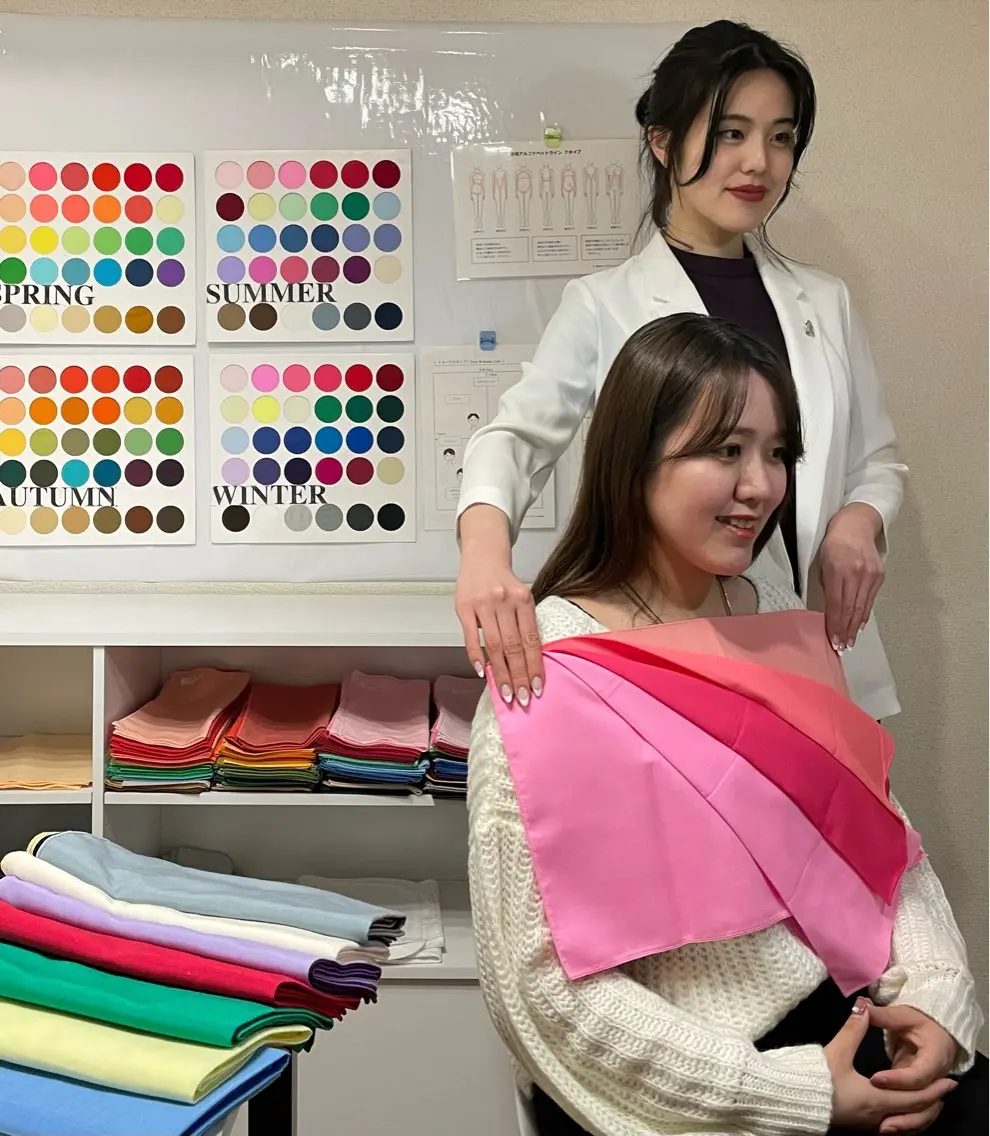 パーソナルカラー診断、骨格診断、顔パーツ診断から2つの診断を選べるコースの写真