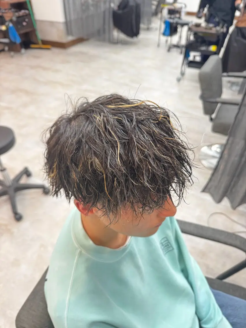 ショート パーマ メンズ センターパート マッシュ メンズパーマ 氏家 朝日のヘアスタイル