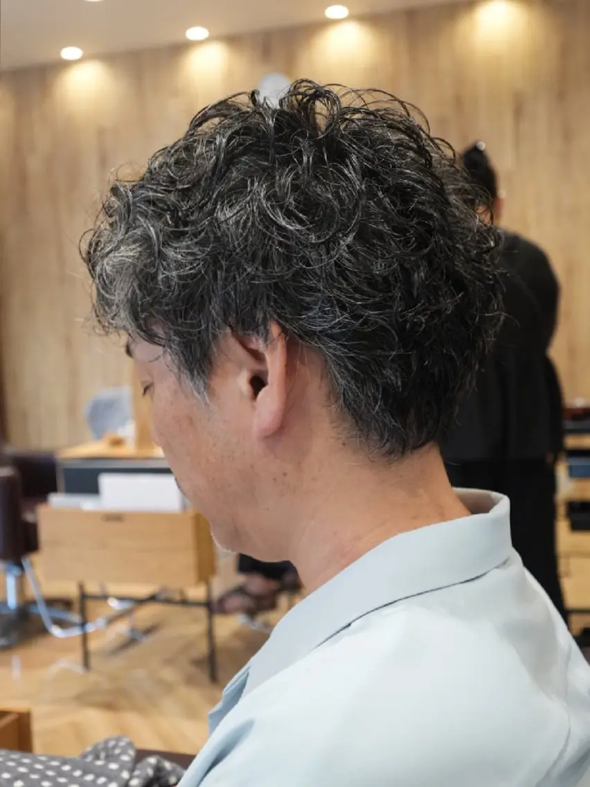 ショート パーマ メンズ メンズパーマ 刈り上げ 小野 凜太郎のヘアスタイル