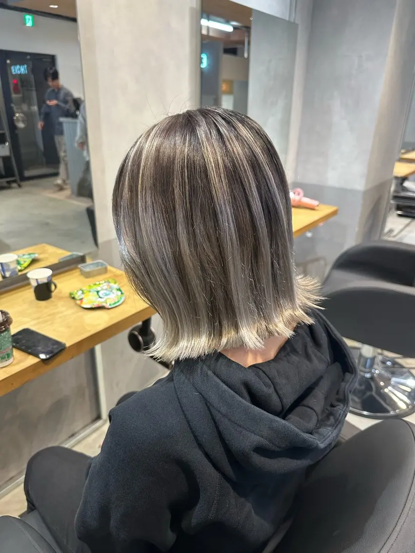 ミディアム カラー デザインカラー ヘアカラー トリートメント 🌟ハイライト/ハイ トーン🌟MIKIのヘアスタイル