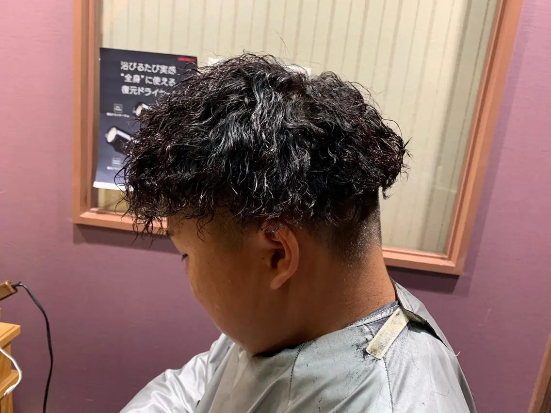 ショート パーマ メンズ メンズパーマ メンズツイストパーマ ツイストパーマ メンズ特化西村 雄太のヘアスタイル