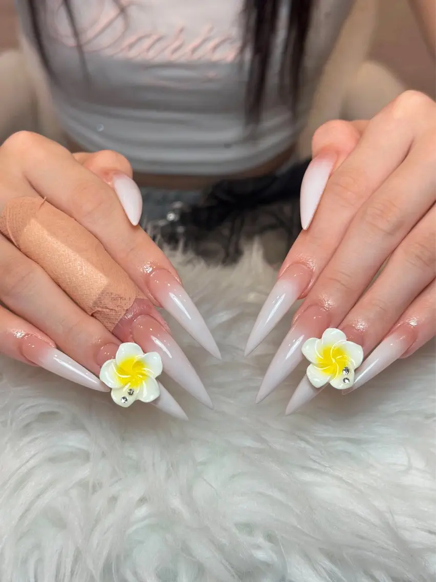 ネイル チークネイル ドット フレンチネイル グラデーション ハート ハンドネイル ハンドケア Eli Muse 新宿ネイルのネイルデザイン