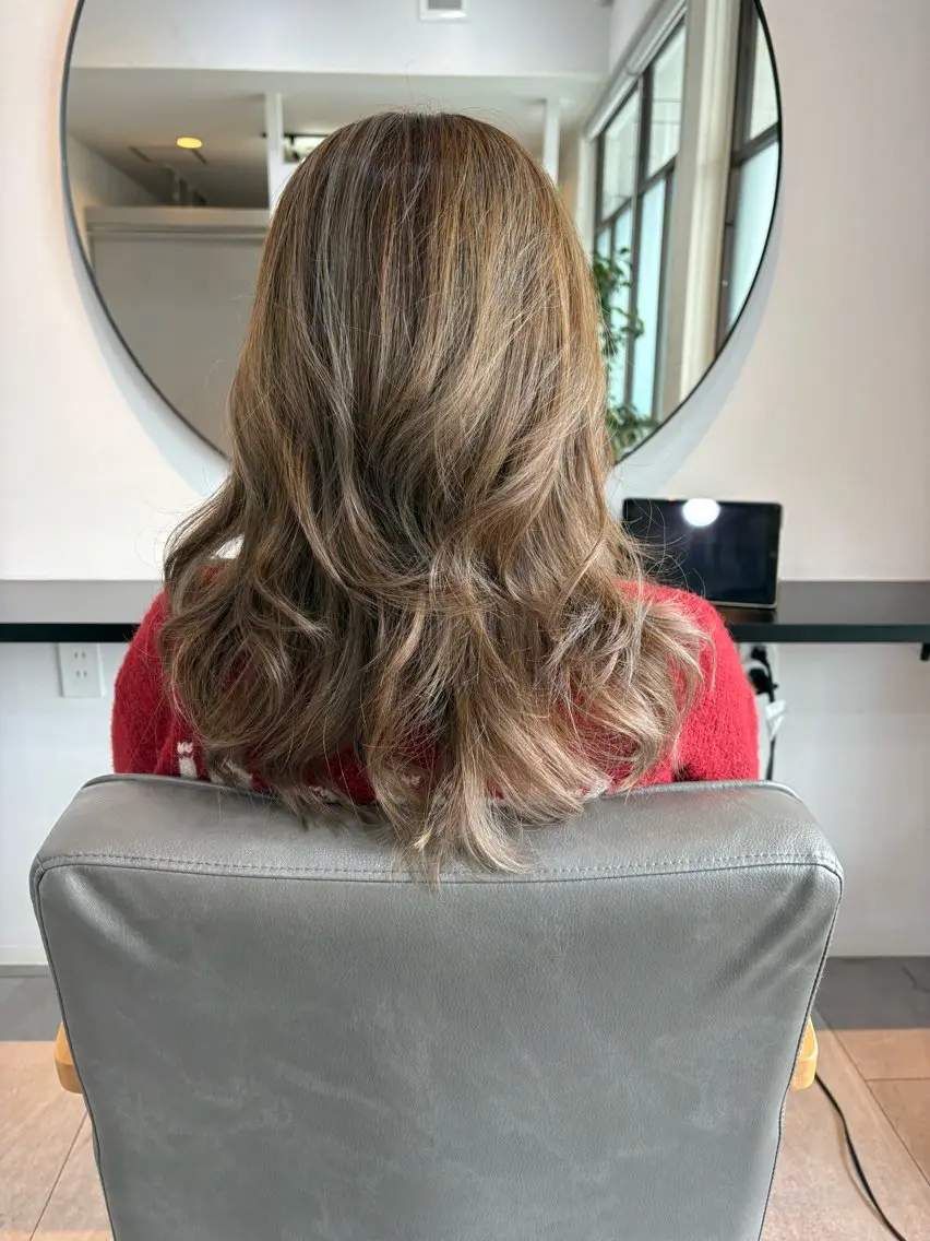 セミロング カラー 西本 美華のヘアスタイル