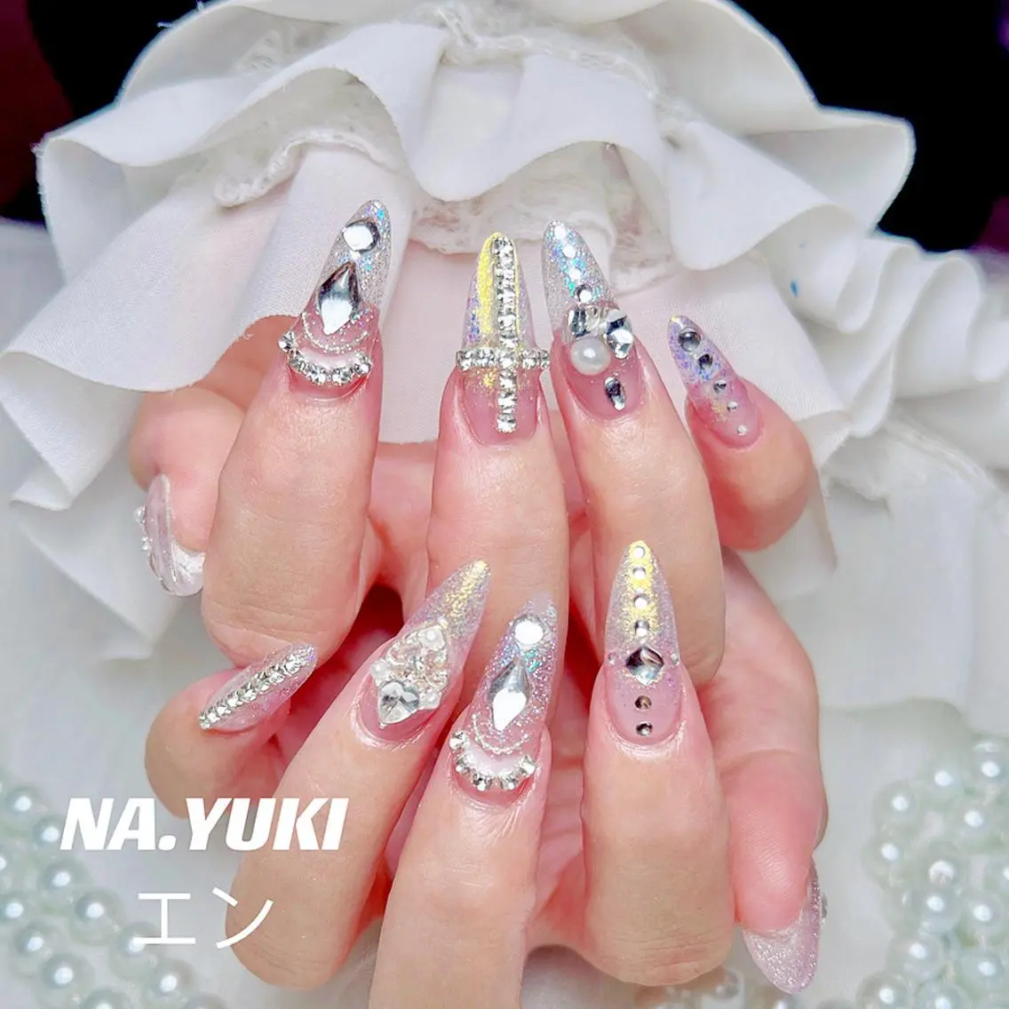 ネイル 🦋 Queenieのネイルデザイン