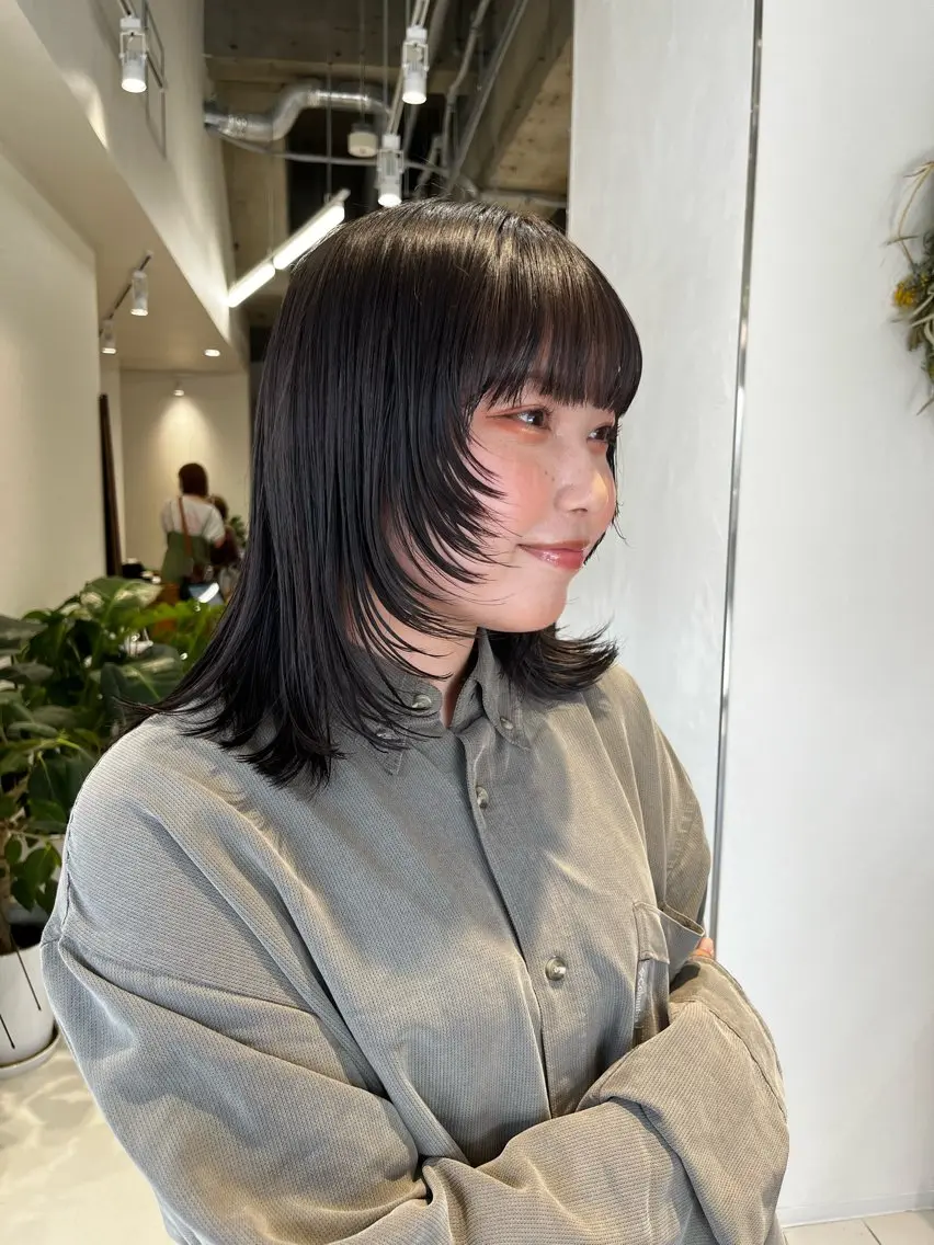 ミディアム 顔まわりレイヤー レイヤーカット カット トリートメント レイヤーカット/ブラ ウンカラー/河野凜のヘアスタイル