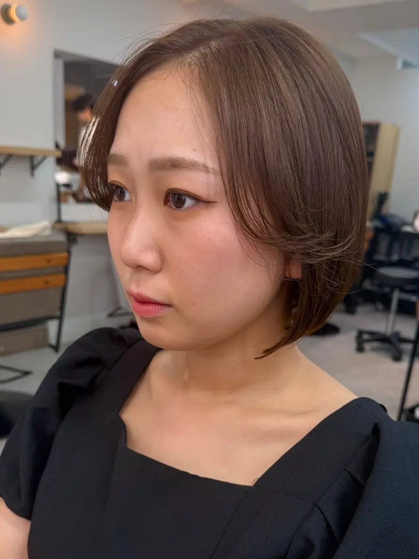 ミディアム ボブ 顔周りカット 髪質改善 韓国風ヘア レイヤーカット カット ヘアカラー 丸みショートボブ Narumi✂︎のヘアスタイル