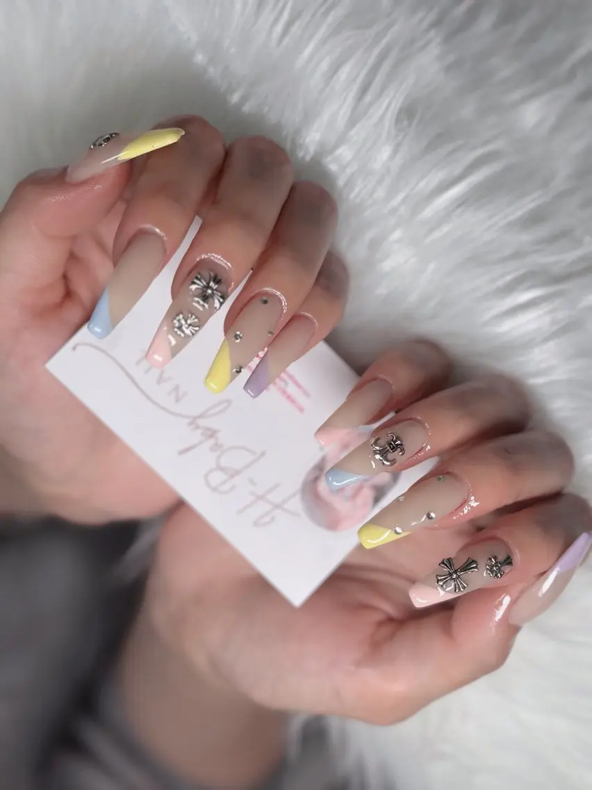 ネイル フレンチネイル ジェルネイル ハロウィン キラキラネイル 韓国ネイル H.baby Nail Salonのネイルデザイン