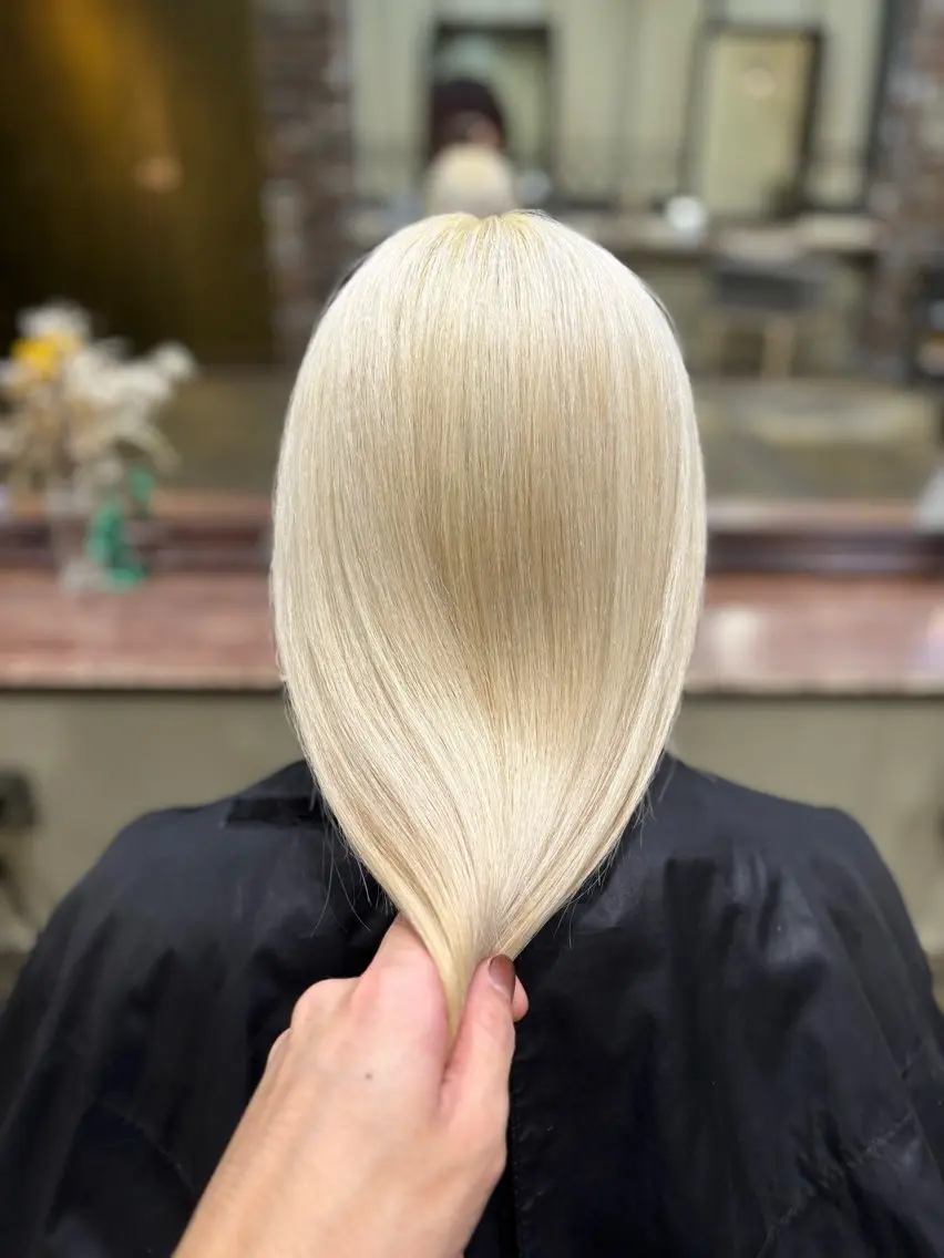 ショート ヘアカラー 髪質改善　ハイトーン 艶髪　川﨑　翼のヘアスタイル