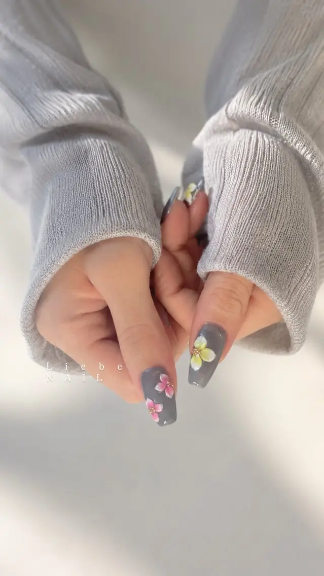 ネイル ブルー フラワーネイル ジェルネイル ロングネイル シンプルネイル Beauty salonLiebeのネイルデザイン