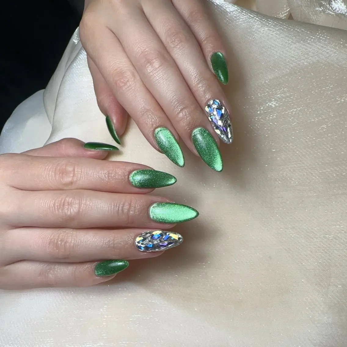 ネイル マグネットネイル ストーンネイル ハンドネイル Nana nail 8:00~22:00のネイルデザイン