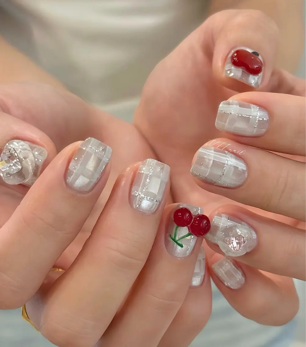ネイル フットネイル フレンチネイル グラデーション ハート 氷ネイル・うるうるネイル ハンドネイル Lynn_ Nailのネイルデザイン
