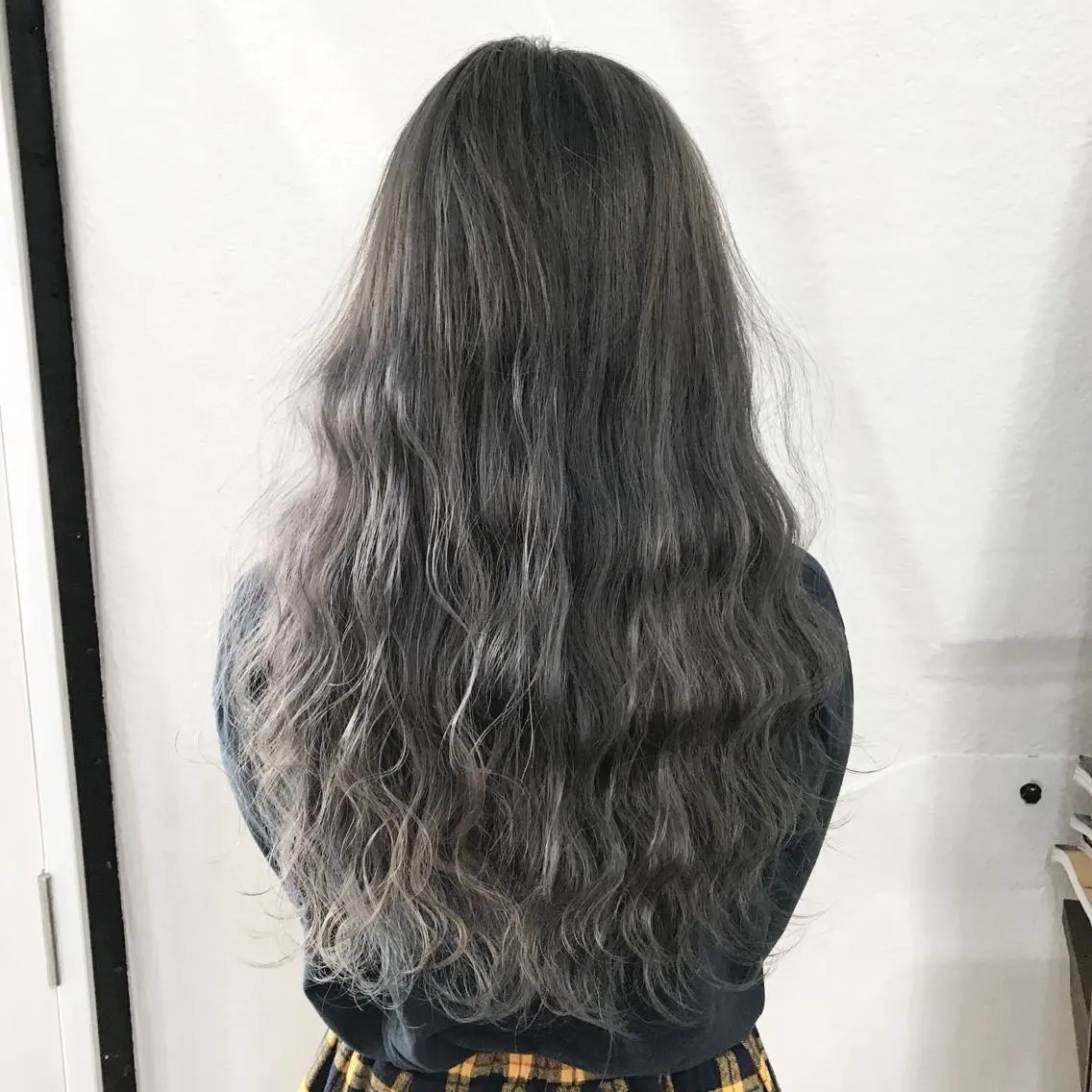 ロング カラー ブリーチ ブルーカラー ブルーグレー グラデーションカラー K-POP好き美容師 🇰🇷Kai.Yのヘアスタイル