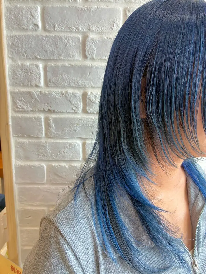 ロング カラー 黒髪 ブルーカラー ロング ウルフカット 齋藤 真之介のヘアスタイル